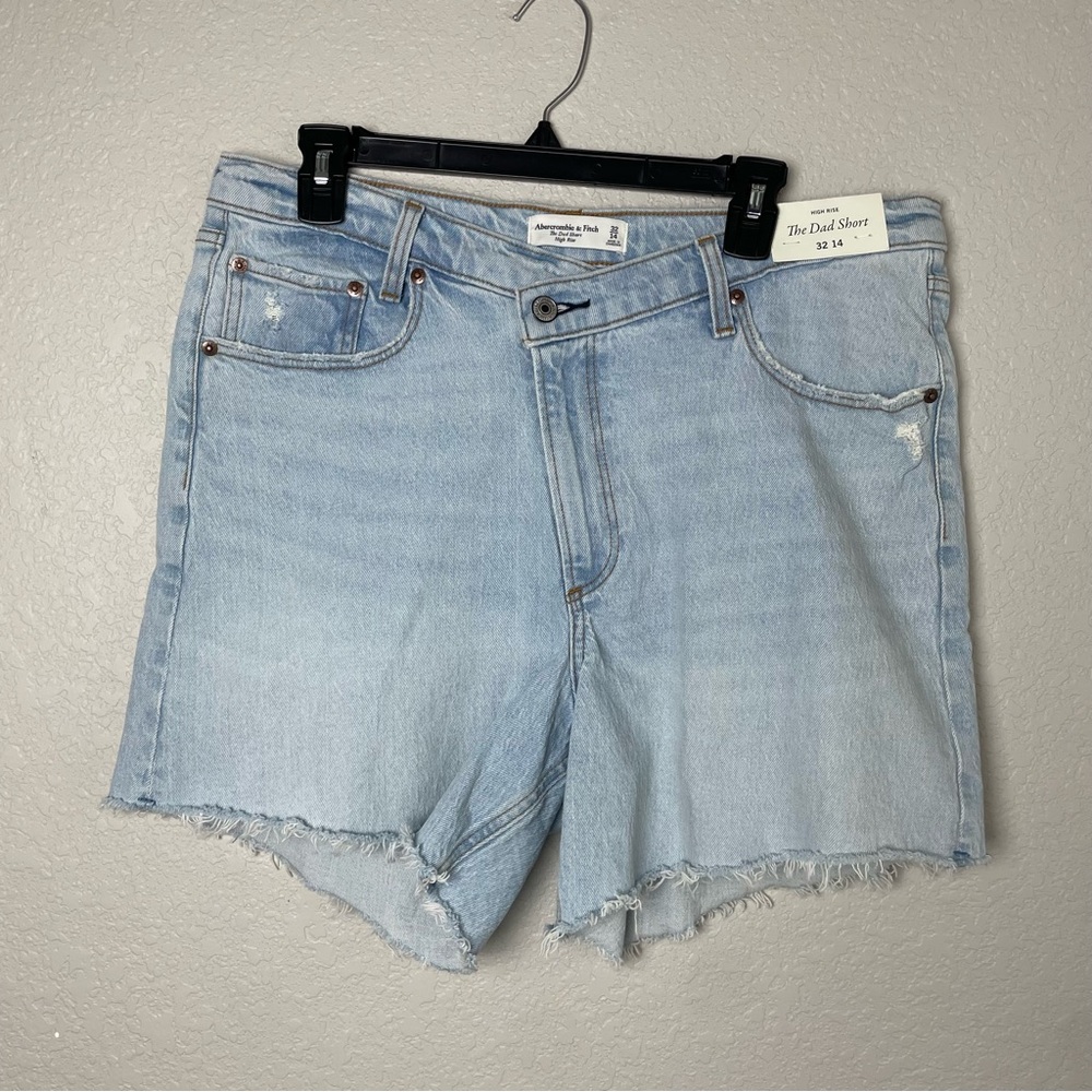 Abercrombie & Fitch Light Wash High Rise Dad Shorts Size 14/32